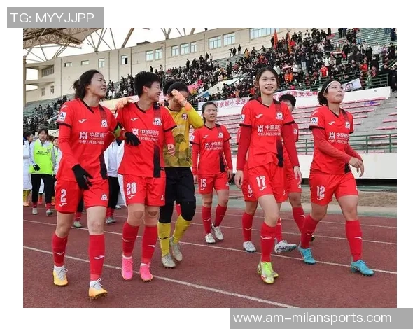 武汉女足外援奥乌苏错失绝佳机会踢中边网令人扼腕叹息