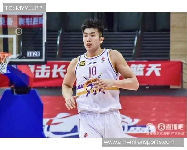 邹雨宸分享训练瞬间汗水见证坚持与信念努力向胜利迈进